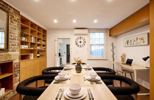 Woolloomooloo House | Parking on Cathedral St House, 5min to Finger Wharf & Royal Botanic