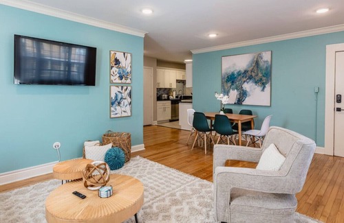 Midtown Condo | *Parkside KING SUITE in Midtown with FREE parking*