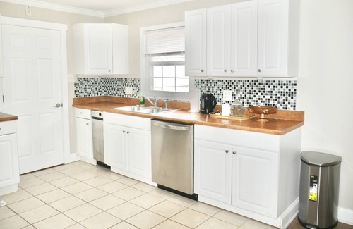 Pineville House | Parkside Retreat: 20% off thru Nov!