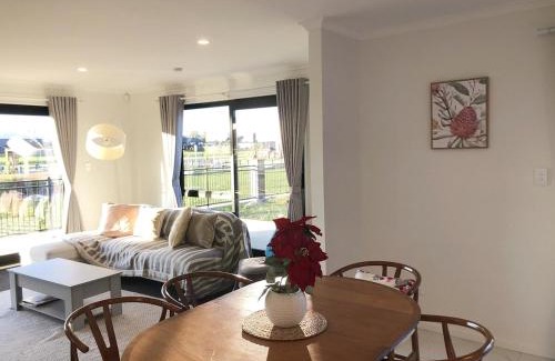 Cambridge House | Parkside Retreat Spanking New 5 Bedrooms 3 Baths