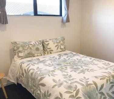 Cambridge House | Parkside Retreat Spanking New 5 Bedrooms 3 Baths