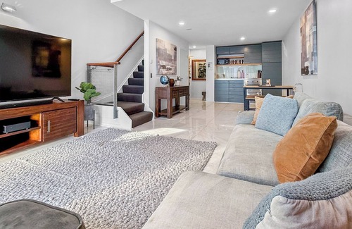 Parnell Apartment | Parnell Escape | Enormous Loft Apartment | Shops