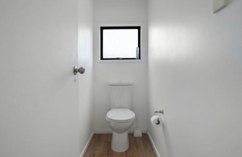 Parnell House | Parnell Home with Pool, Parking and Rangitoto View