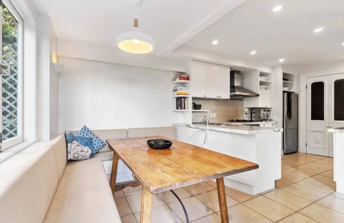 Parnell Villa | Parnell spacious gorgeous Villa with stunning city viewsnn