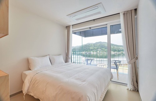 Seorak Hotel | Parotia Water House