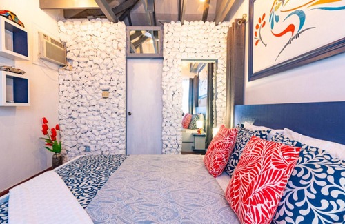 Nassau Cottage | Parrot Cottage at Love Beach Pool