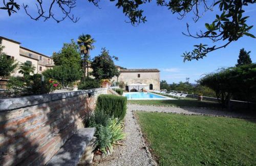 San Giovanni d'Asso Villa | Pasqui Villas La Consuma villa storica in paese con vista pscina WiFi