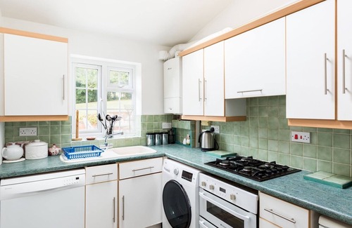 Quedgeley House | Pass the Keys | Conventional and Homely 3Bed in Alderminster