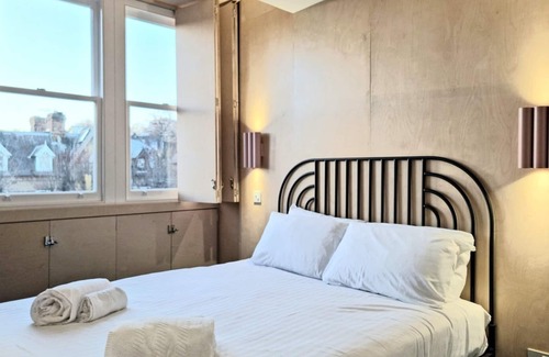 Highgate Apartment | Pass the Keys | Spectacular 2 Bedroom Scandi style Loft Highgate