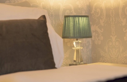 Port Sunlight House | Pass the Keys | 2 BR cottage nr Liverpool Chester and Port Sunlight