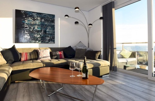 South Hayling House | Pass the Keys | Amazing Views High End Beachfront 3Bed Sleeps 7