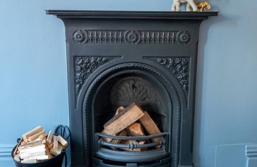 Hove Apartment | Pass the Keys | Beautiful spacious seaside flat with large garden