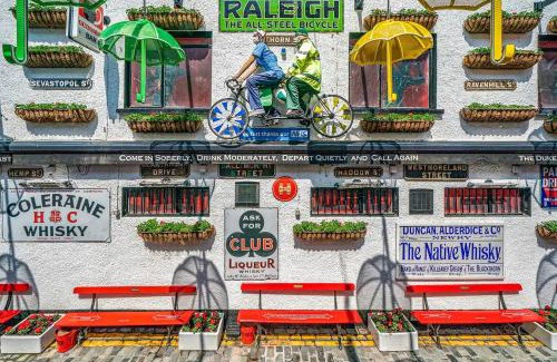 Gaeltacht Quarter House | Pass the Keys Beautiful Spacious 4 Bed Historical W. Belfast