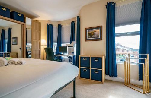 Gaeltacht Quarter House | Pass the Keys Beautiful Spacious 4 Bed Historical W. Belfast