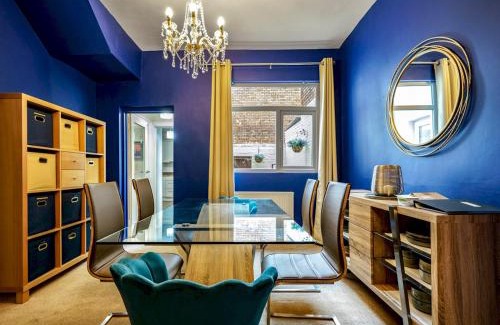 Gaeltacht Quarter House | Pass the Keys Beautiful Spacious 4 Bed Historical W. Belfast