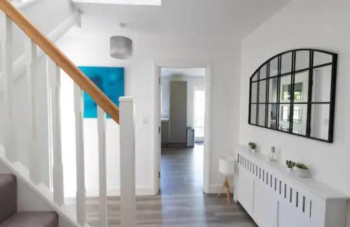 Saunderton House | Pass the Keys Bright Spacious Chilterns Hideaway