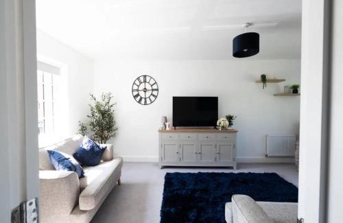 Saunderton House | Pass the Keys Bright Spacious Chilterns Hideaway