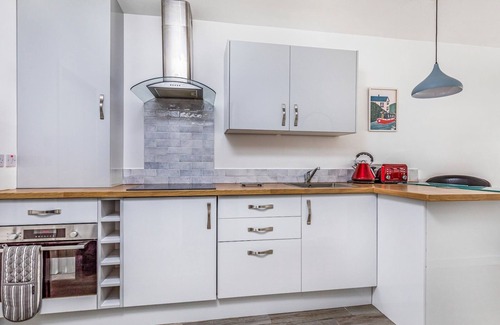 Fishbourne Apartment | Pass the Keys | Charming Annexe w Garden Parking Pass The Keys