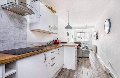 Fishbourne Apartment | Pass the Keys | Charming Annexe w Garden Parking Pass The Keys