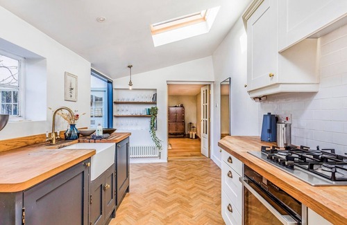 Funtington House | Pass the Keys | Charming Downland Cottage