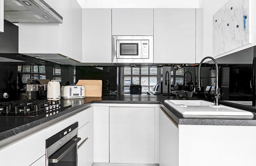 Wanstead House | Pass the Keys | Chic Modern Maisonette Near Tube in North London