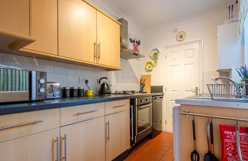 Canterbury House | Pass the Keys | Cosy terrace within city walls ideal for exploring