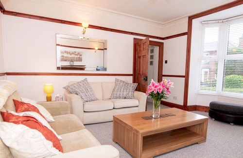 Ombersley House | Pass the Keys | Elegant Georgian Home in Picture Perfect Village