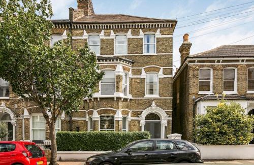 Northcote House | Pass the Keys Elegant GetAway House in Vibrant Clapham Juction