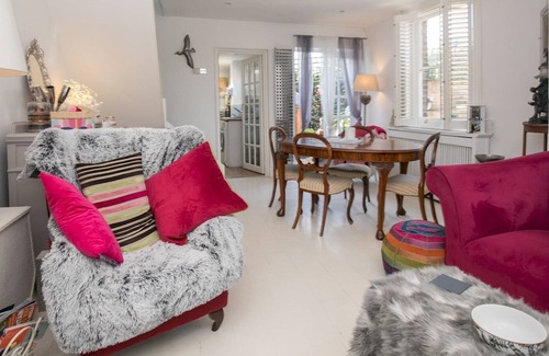 Datchet House | Pass the Keys | Historic Building near Windsor and River Thames