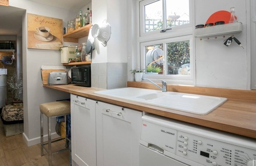 Datchet House | Pass the Keys | Historic Building near Windsor and River Thames