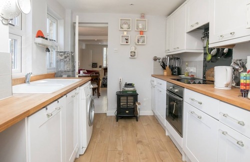 Datchet House | Pass the Keys | Historic Building near Windsor and River Thames