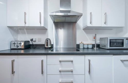 Century Wharf Apartment | Pass the Keys | Lovely 2 Bedroom Apartment in the Bay with a view