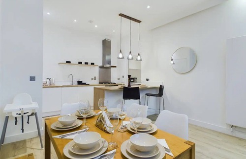 Weavers Apartment | Pass the Keys | Modern 4Bed 3Bath Balcony Apartment in Shoreditch