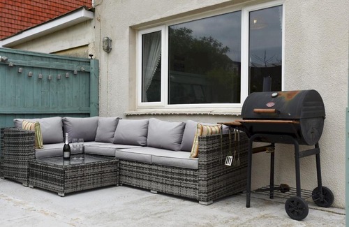 South Hayling Apartment | Pass the Keys New Cosy 2 Bed Flat with garden nr Beach Sleeps4