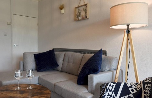 South Hayling Apartment | Pass the Keys New Cosy 2 Bed Flat with garden nr Beach Sleeps4