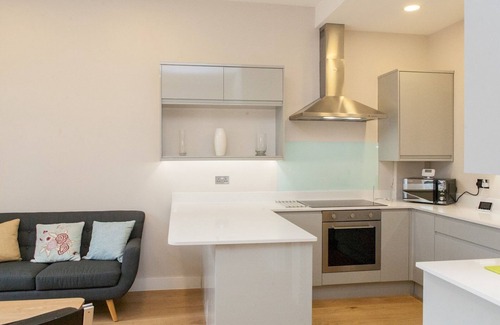 Ladywell Apartment | Pass the Keys | Newly refurbished flat w/terrace