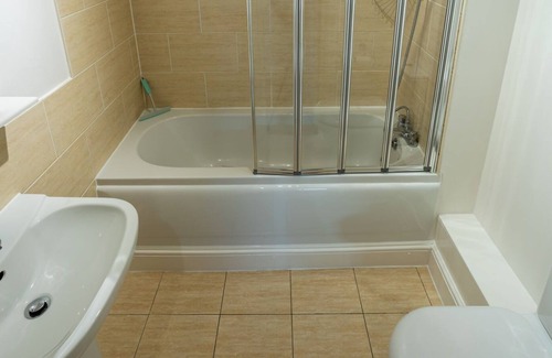 Southbourne Apartment | Pass the Keys | Quiet lovely apartmen with parking