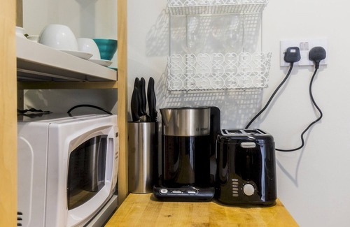 Brixton Apartment | Pass the Keys | Recently renovated studio flat in trendy Brixton