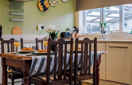Fallowfield House | Pass the Keys | Spacious 5 Bed House Sleeps up to 12