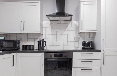 Carcroft House | Pass the Keys | Spacious house with free parking