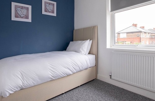 Carcroft House | Pass the Keys | Spacious house with free parking