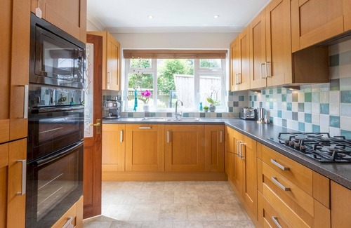 Seafront House | Pass the Keys | Spacious seaside house - Free Parking