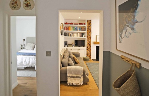 Twickenham Riverside House | Pass the Keys | Stunning stylish apt near Richmond Bridge