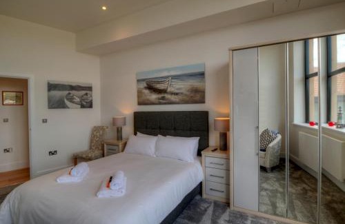 Hayling Island Apartment | Pass the Keys Stunning Luxury Marina Apartment