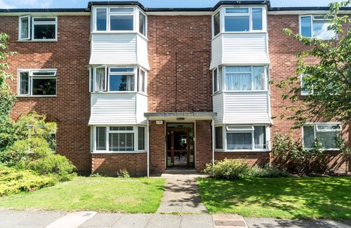 Surbiton Hill Apartment | Pass the Keys | Stylish Apt in quiet cul de sac