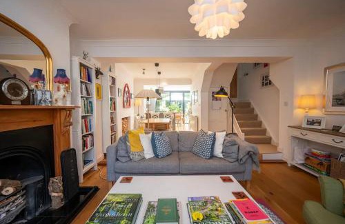 Lee House | Pass the Keys Stylishly designed London Townhouse - Garden Oasis