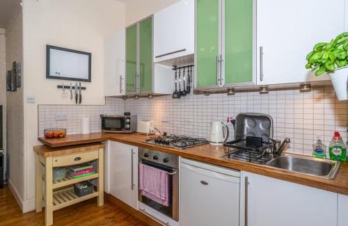 West End Apartment | Pass the Keys Superb 1 Bed Flat in Traditional Victorian Building