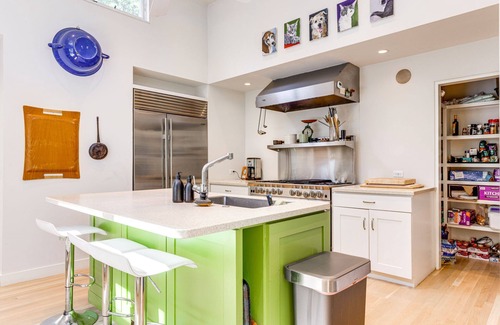 Wainscott House | Pathside Cove by Rove Travel - 4BR Villa with Outdoor Spaces