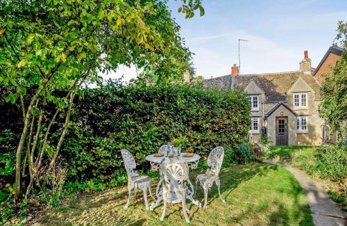 Milton-under-Wychwood House | Patience Cottage