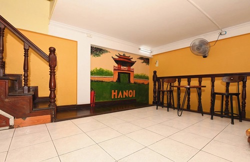 Ba Dinh House | Patio/central Hanoi house/3mins walking to Hoan Kiem Lake-Sunny homestay